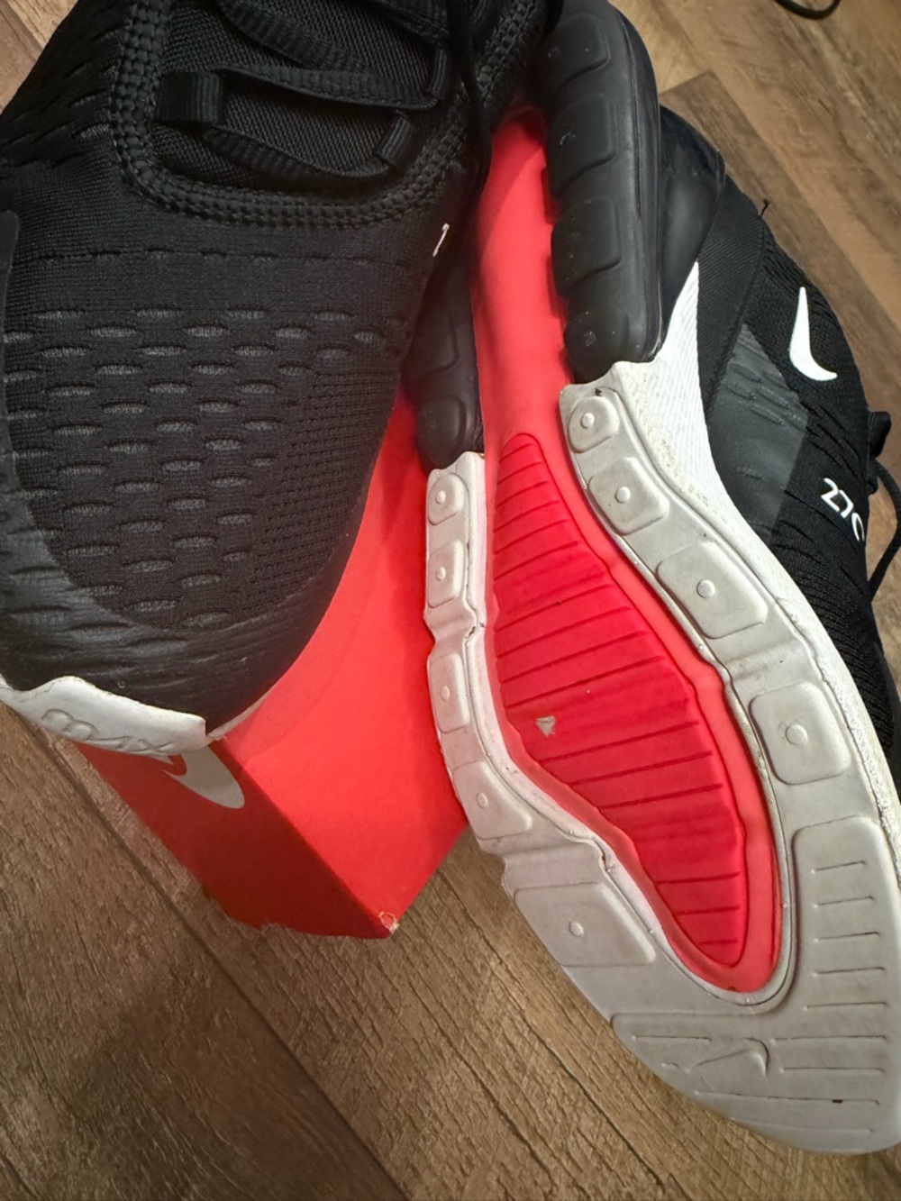 Nike Black/White Air Max 270 Lightweight Sneakers - Picture 2 of 2